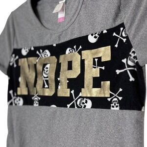 No Boundaries Gray Skull Print Graphic T-Shirt Juniors Size Large Short Sleeve‎